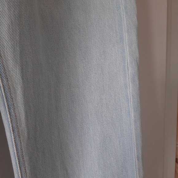 Club Monaco Relaxed Slim Crop and Strength Leg Denim Jeans - Picture 7 of 16